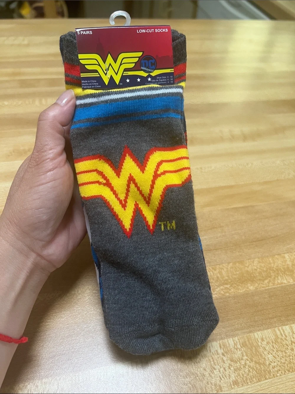 #3041**DC Wonder Woman Men's Low-Cut Socks - Grey with Yellow Logo